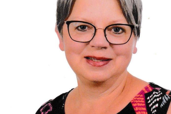 Grüß Gott, ich bin die neue Gottesdienstbeauftragte und möchte mich kurz vorstellen: Ich heiße Christine Fröba, wohne in Buchbach, komme ursprünglich aus Stublang, bin verheiratet, habe zwei erwachsene Kinder und zwei Enkelkinder. Von Beruf bin ich Kinderpflegerin und arbeite in der Kita. St. Elisabeth Buchbach. Seit vielen Jahrzehnten engagiere ich mich im Pfarrgemeinderat. Die Lebendigkeit unserer Pfarrgemeinde liegt mir sehr am Herzen.